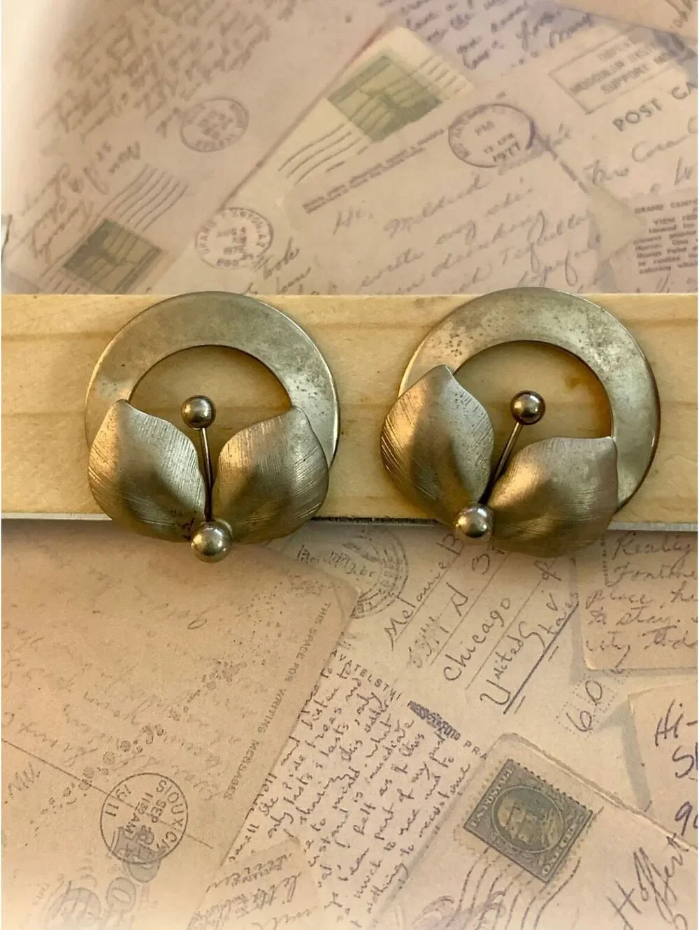 Vintage Chic Retro Silver Tone Leaf Circle Clip Earrings by Emmons